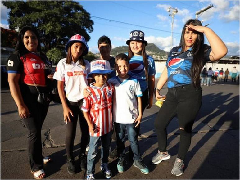 Afición Azul en la gran final Olimpia-Motagua