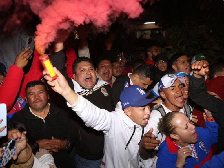 El banderazo en concentración de Olimpia previo a final ante Motagua