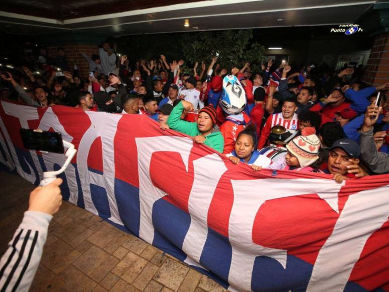 El banderazo en concentración de Olimpia previo a final ante Motagua