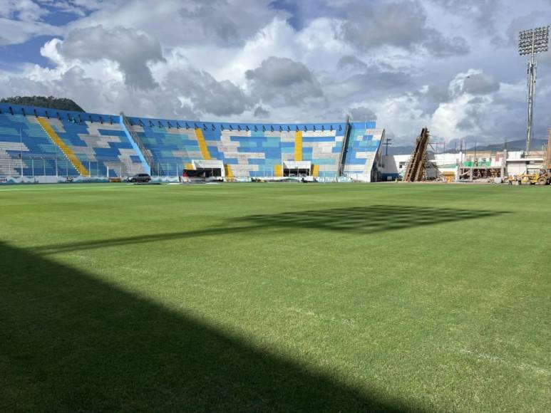 Estadio Nacional Chelato Uclés sigue recibiendo mejoras y así luce su nueva gradería