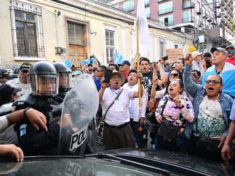 Retraso en investidura de Arévalo desata protestas en Guatemala