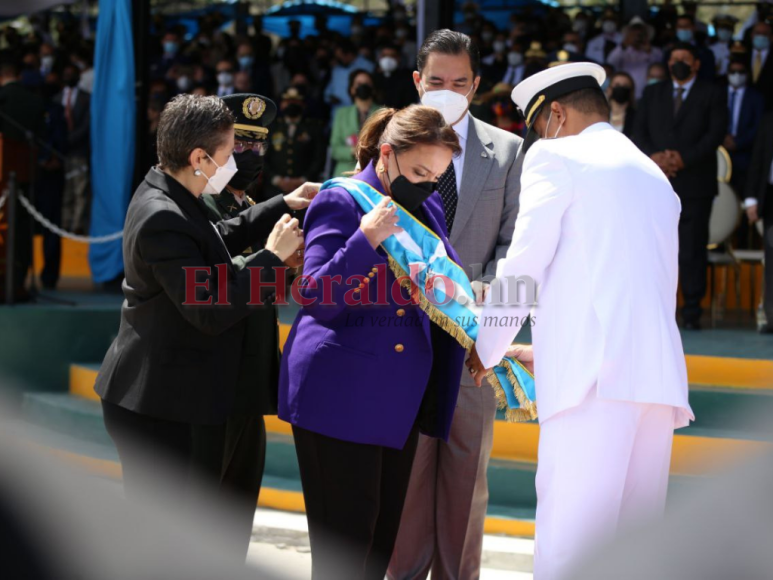 El histórico nombramiento de Xiomara Castro como comandante de las FF AA (FOTOS)