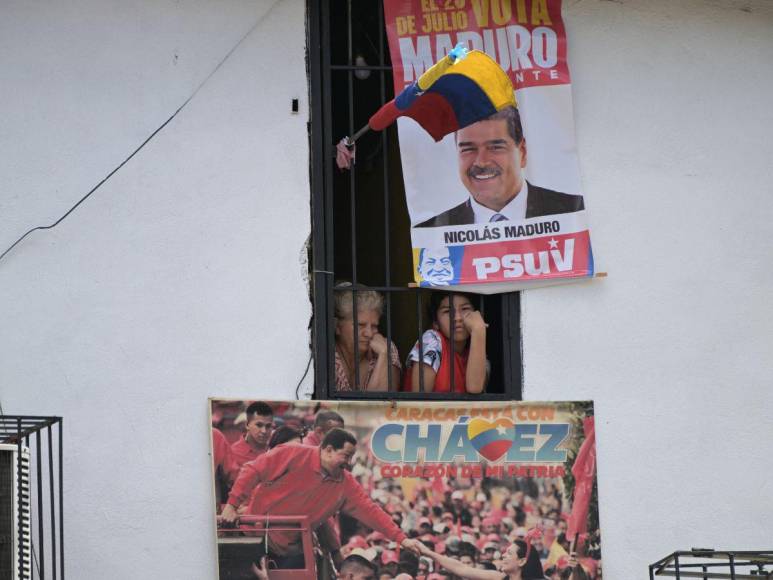 Drones, una película y horas en TV: las estrategias de Maduro para ganar votos