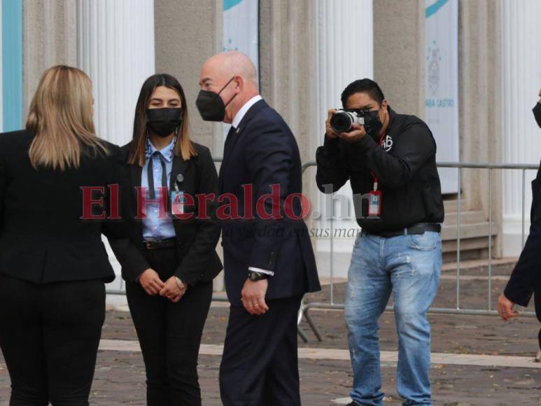 La llegada de Alejandro Mayorkas, secretario de Seguridad de EE UU, a Casa Presidencial de Honduras (Fotos)