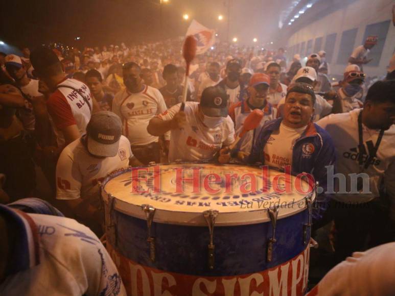 ¡Fiesta de tres colores! Así fue el carnaval de la Ultra Fiel previo al Olimpia vs Municipal