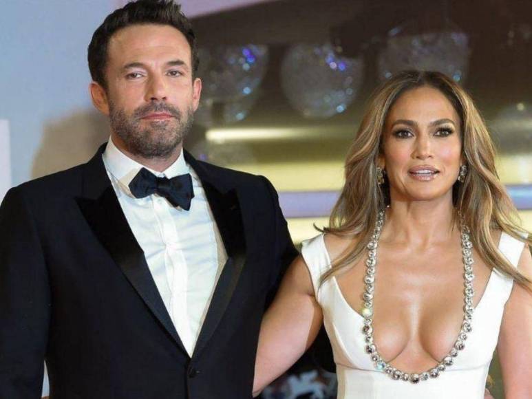 JLo pasea con un amigo en medio de ‘crisis matrimonial’ con Ben Affleck