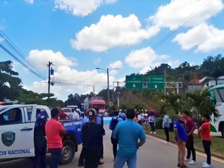 “¡Ya basta de tantos apagones!”: Así fue la toma de carretera en Campamento, Olancho