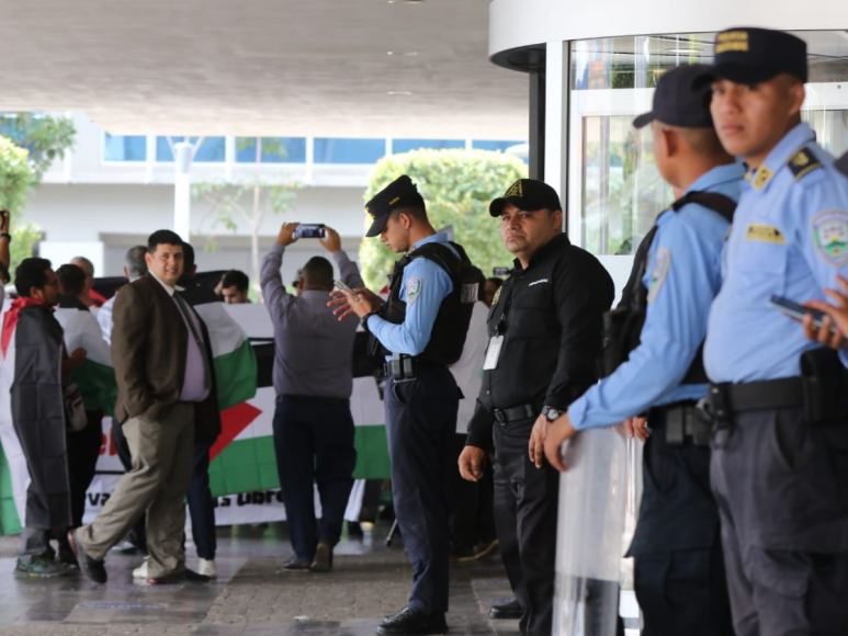 Palestinos residentes en Honduras protestan en la Embajada de Israel