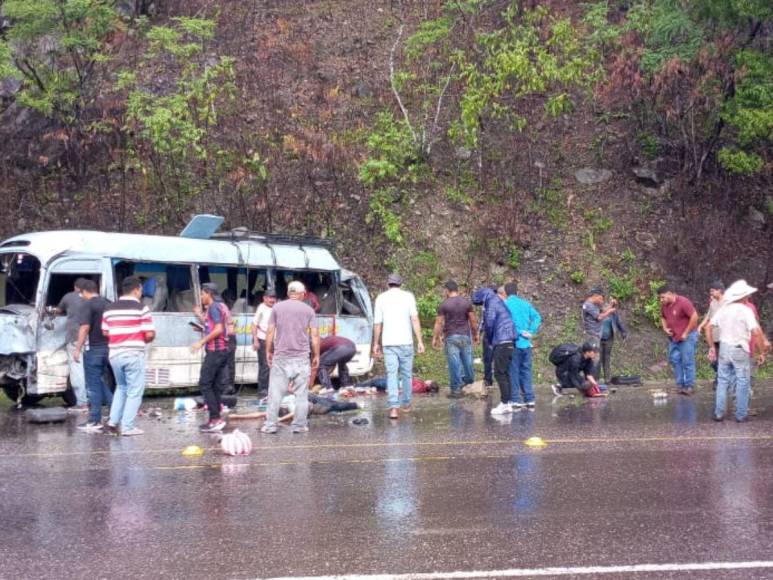 Ninoska Coello, se casó el domingo y hoy murió en accidente en Taulabé; su esposo está herido