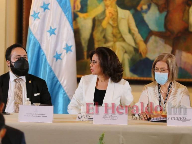 Las cifras reveladas en primer informe financiero de situación del Estado (FOTOS)