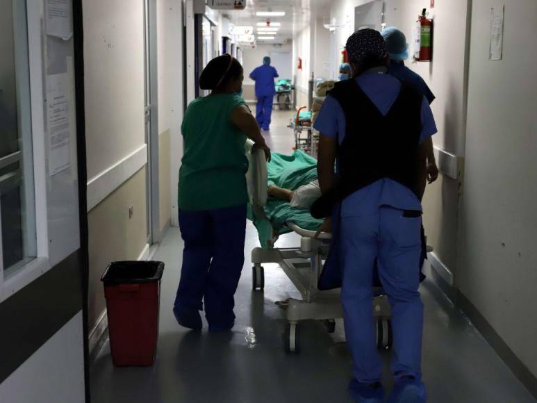 Un accidente de tránsito y 18 días hospitalizado: ¿qué se sabe del joven que murió esperando una cirugía en el Hospital Escuela?