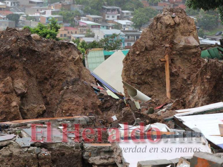 Se agudiza situación en la Guillén por fuertes lluvias producto de la tormenta Julia (Fotos)