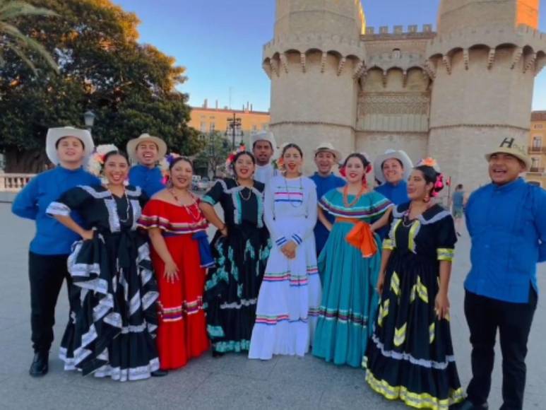 Hondureños conmemoran 202 años de independencia con desfile en Valencia, España