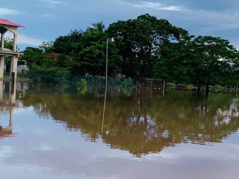 Nuevamente desbordado el río Goascorán en Costa de los Amates: bordos de contención cedieron a la primera tormenta de septiembre