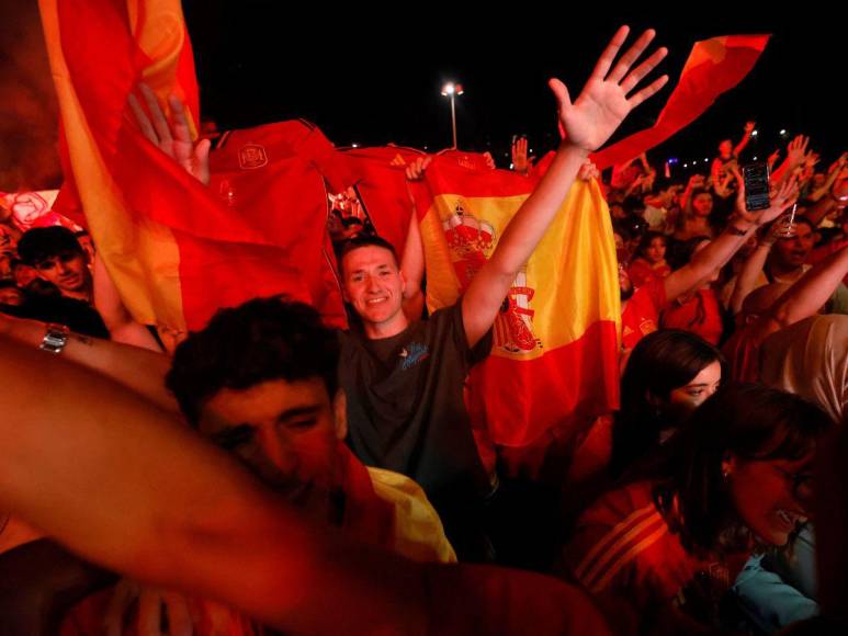 Algarabía y fuegos artificiales: así celebraron en España el triunfo en la Eurocopa 2024