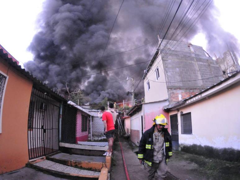 Así fueron las labores para apagar voraz incendio en El Hato