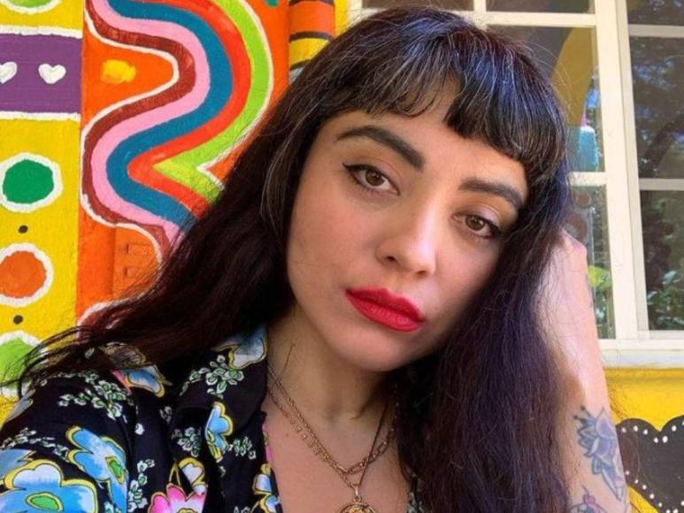 Sin su padre y sumergida en la pobreza, así fue la dura infancia de Mon Laferte