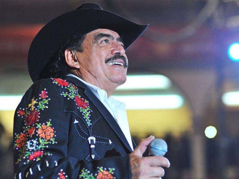 Una maldición persigue a los hijos varones de Joan Sebastian, según Mhoni Vidente