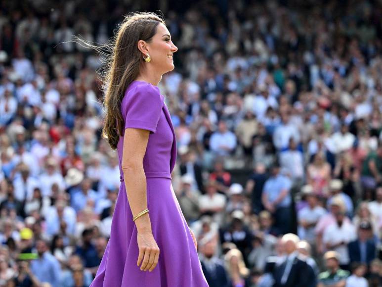 Sonriente y elegante: Kate Middleton aparece en final masculina de Wimbledon