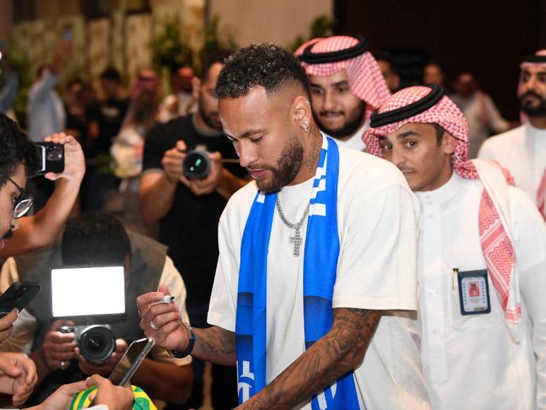 Hologramas y juegos de luces: la futurista presentación de Neymar en Arabia Saudita