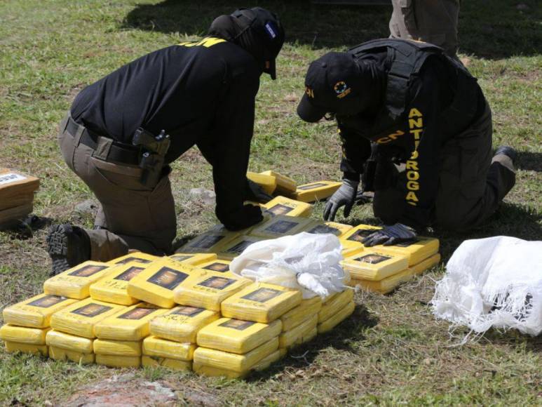 Queman más de cuatro toneladas de cocaína que fueron decomisadas a colombianos en el Caribe