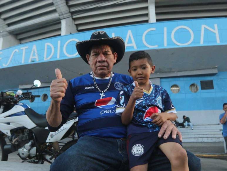 El ambiente, la llegada y la novia: todo listo para el Motagua-Marathón