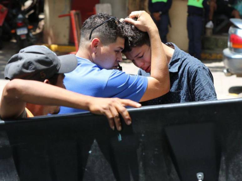 Entre dolor y llanto, familiares reclaman el cuerpo de Frank Zelaya, víctima de accidente de bus