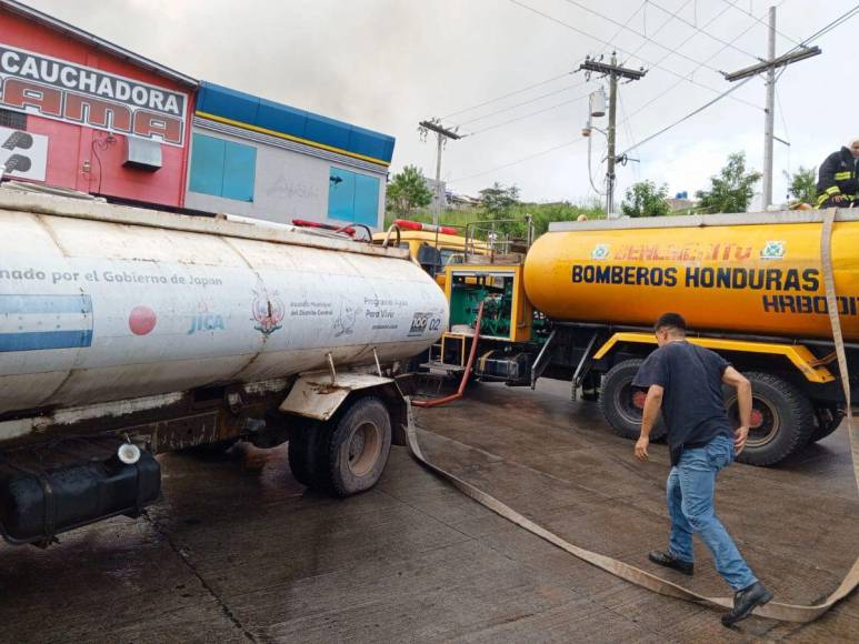 Así fueron las labores para apagar voraz incendio en El Hato