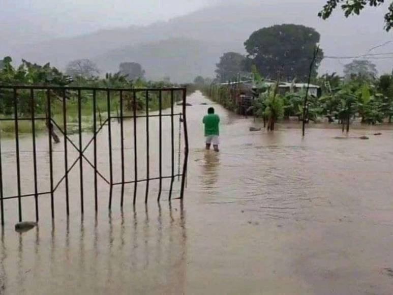 Ríos desbordados, inundaciones y sectores incomunicados por fuertes lluvias en Honduras