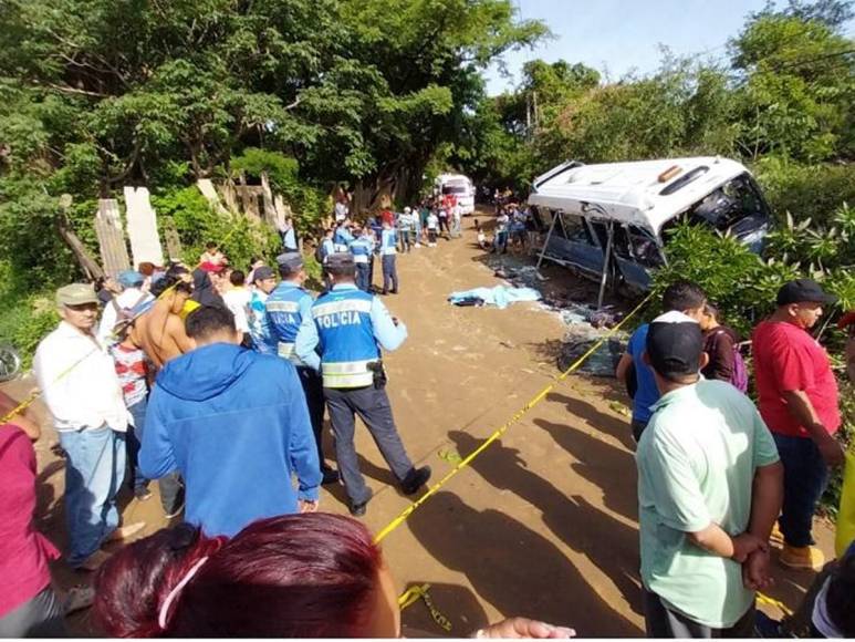 Drama y llanto: familiares llegan al accidente de bus en Altos de la Centroamérica