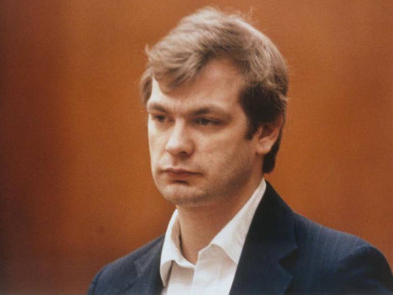 Cómo fueron los últimos días de vida de Jeffrey Dahmer, el asesino serial que sembró el terror en Milwaukee