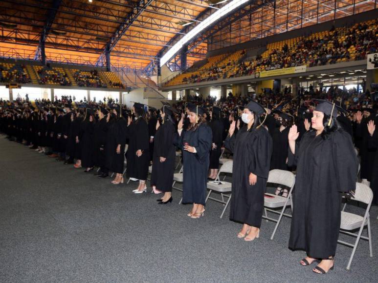 Orgullo y emoción en graduaciones de la UNAH en 2022