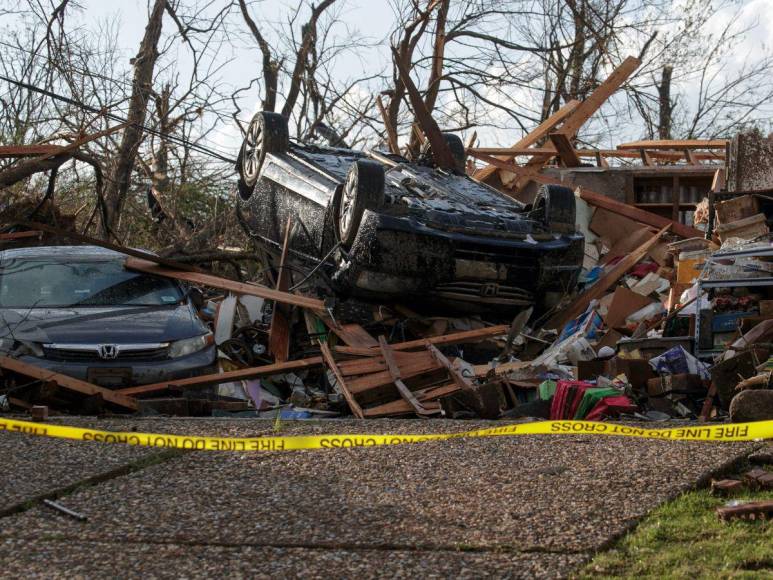 Las devastadoras imágenes del tornado que dejó varios muertos en Estados Unidos