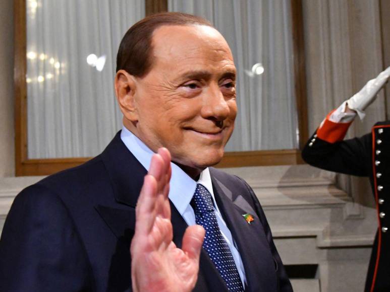 Escándalos sexuales, poder y dinero: la vida de Silvio Berlusconi