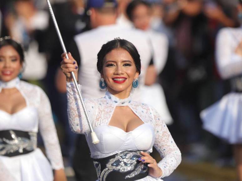 Las palillonas con las más bellas sonrisas durante los desfiles patrios