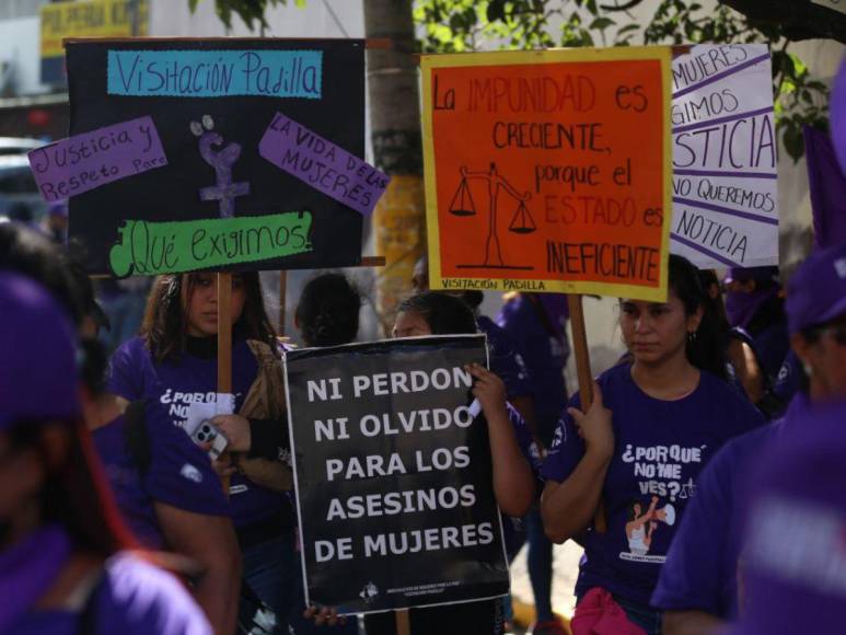 Mujeres realizan marcha “no quiero ser una más” en contra de femicidios