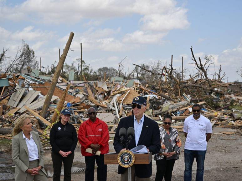 Las devastadoras imágenes del tornado que dejó varios muertos en Estados Unidos