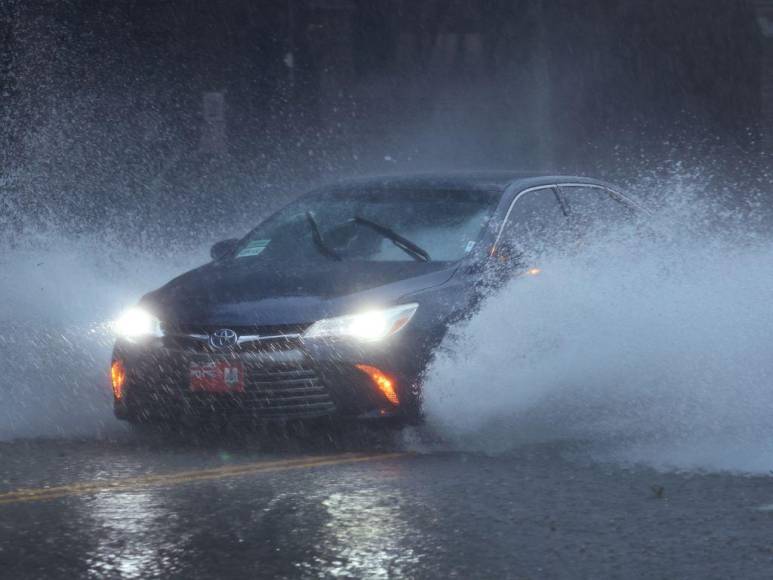 El huracán Ian deja miedo, inundaciones y árboles caídos en el suroeste de Florida