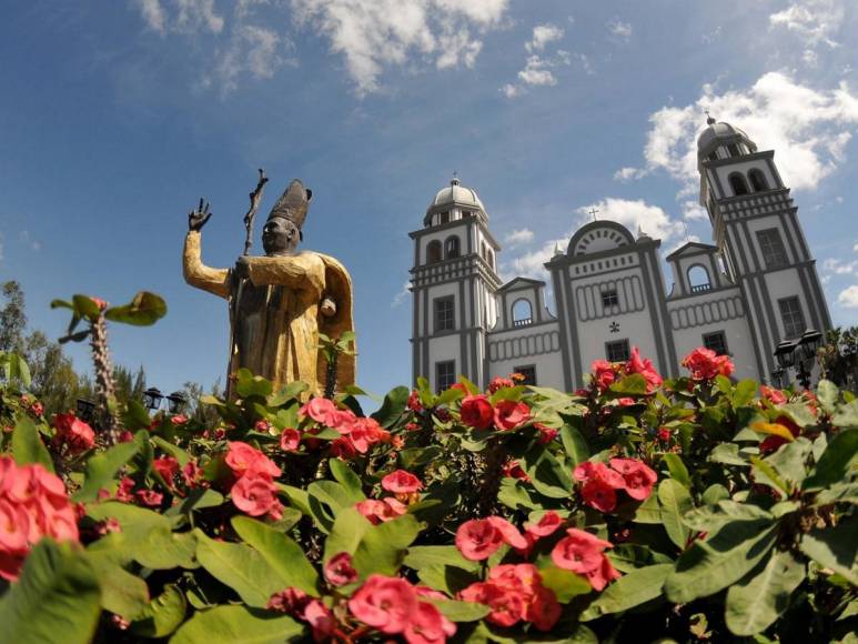 Basílica de Suyapa lista para recibir a los fieles en el 277 aniversario de la Virgen