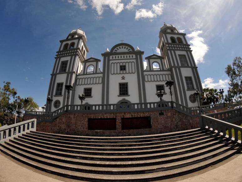 Basílica de Suyapa lista para recibir a los fieles en el 277 aniversario de la Virgen