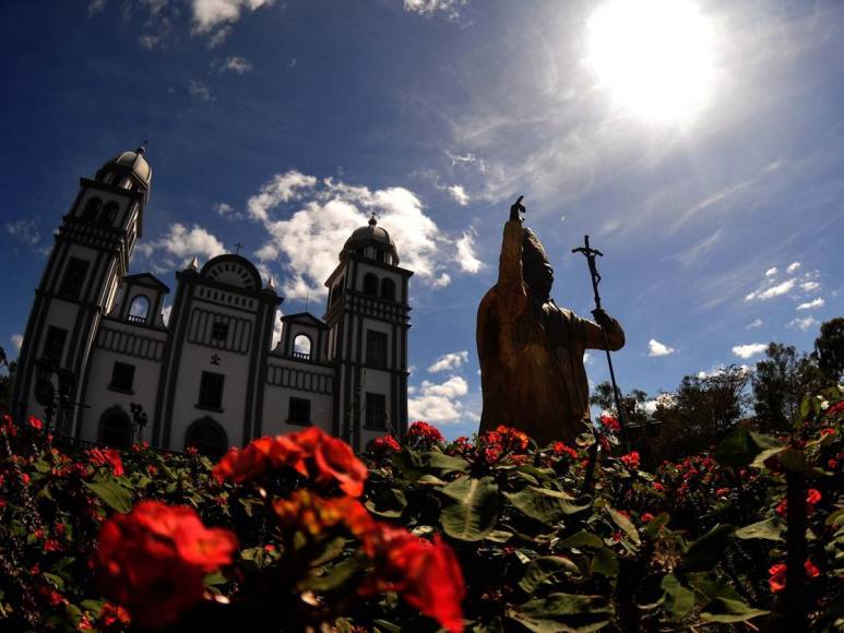 Basílica de Suyapa lista para recibir a los fieles en el 277 aniversario de la Virgen