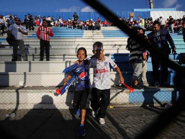 Afición Azul en la gran final Olimpia-Motagua