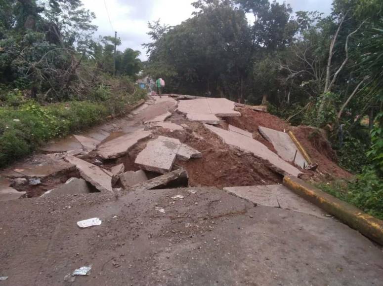 Vías destrozadas y casas derrumbadas: pobre infraestructura de Honduras golpeada por lluvias