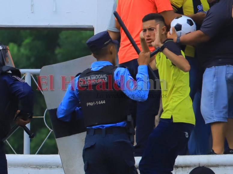 Imágenes que muestran el rostro del violento hombre que atacó a policía en el Olímpico