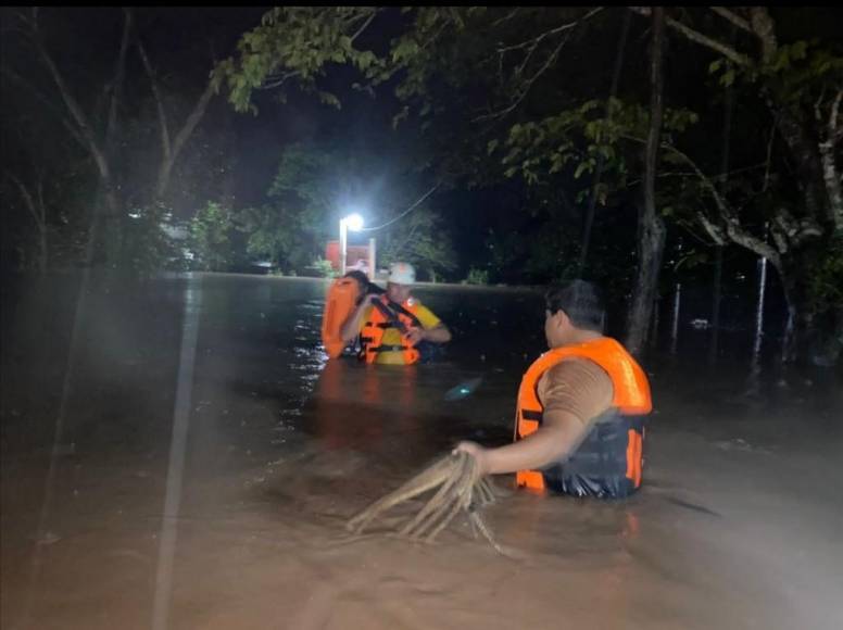 Muerte, desbordamientos y evacuados: Daños tras lluvias que afectan a Honduras (Fotos)