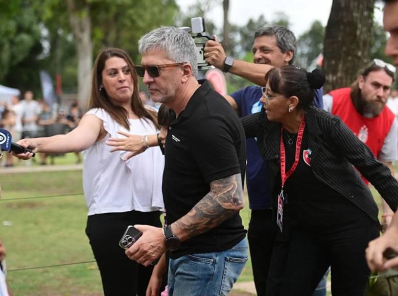 En fotos: Messi y Antonela Roccuzzo causan revuelo en Argentina tras debut de su hijo