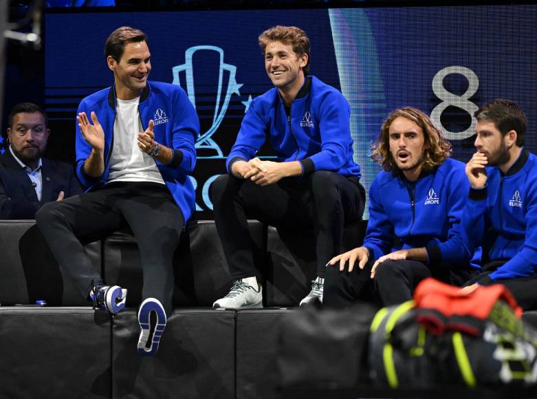 El rey se despidió como un caballero: Federer se enfrentó a su último juego acompañado de Nadal, su eterno rival