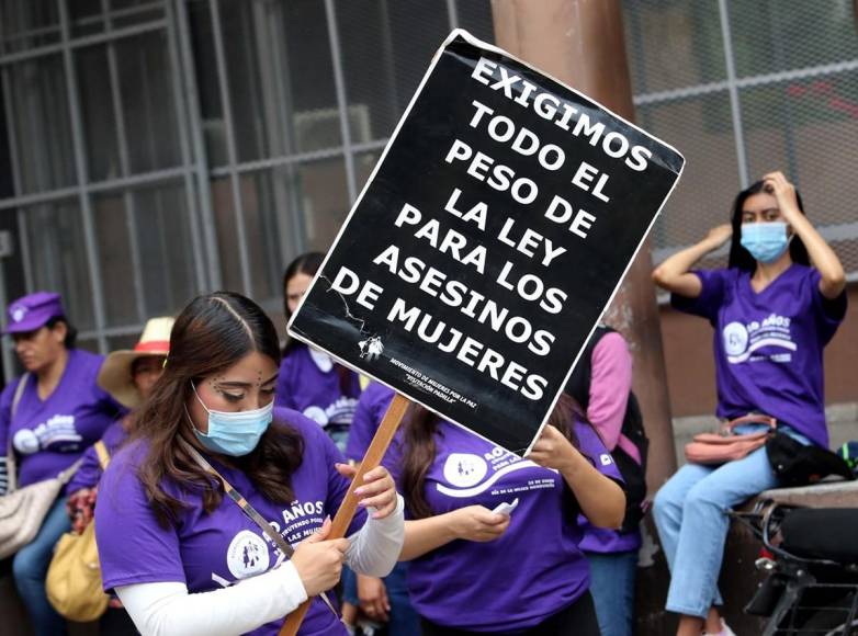 Exigen ante Ministerio Público justicia para mujeres y cárcel para femicidas