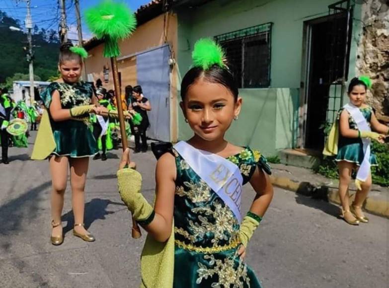 Las bellas palillonas que brillaron en desfiles patrios de Santa Bárbara