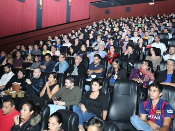 A sala llena fueron exhibidos los cortometrajes el jueves por la noche.